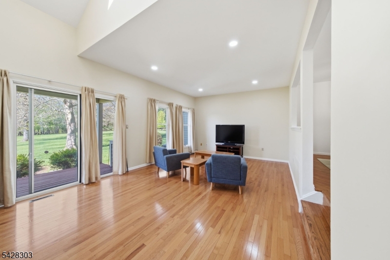 Condo/Coop/Townhouse - Residential