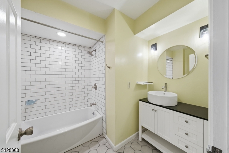 Condo/Coop/Townhouse - Residential