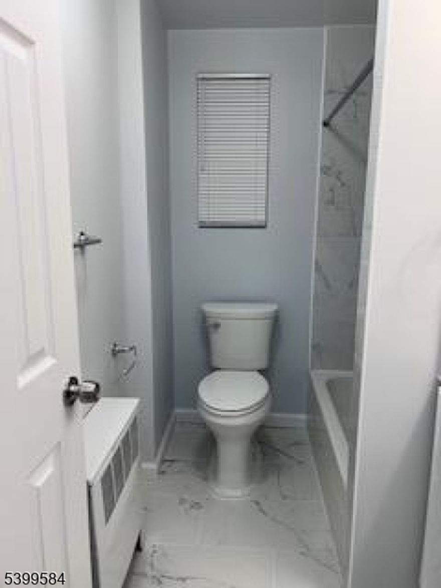 For Sale: 1-Bedroom Condo in Roselle " Carolyn Terrace Location: Roselle, NJ1 Bedroom, 1 Bathroom Fully Renovated " Move-in read Located in the desirable Carolyn Terrace complex Perfect for first-time homebuyers or as a great alternative to renting or for investment property.
