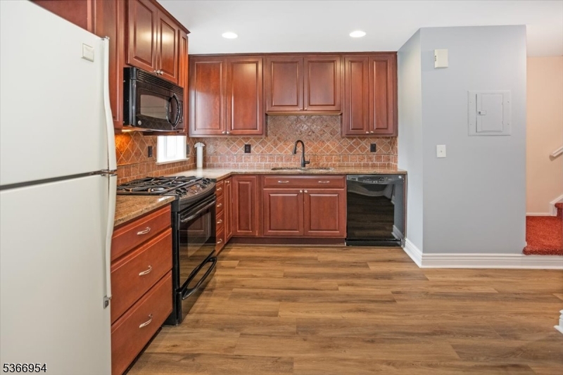 The Meadows At Roxbury - Residential