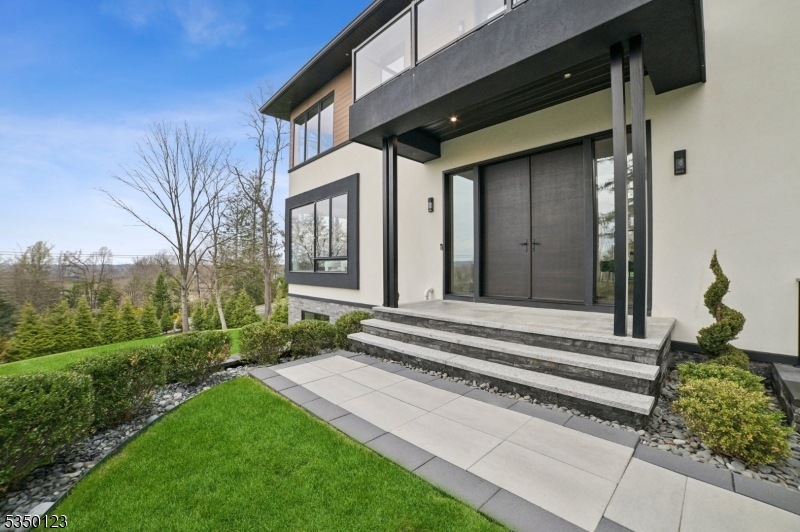 9 Birch Hill Dr