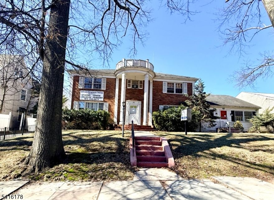 Office space available located in Beautiful Forest Hills, North Newark, previously used as a doctor's office.The space offers a receptionist area, an office, 3 rooms, , a waiting area for visitors, a kitchen foremployees, and shared parking space in the back of the building. Shared storage space in the basement, utilitiesare included