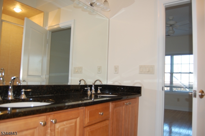 Berkeley Heights Twp., New Jersey 07922, United States, 2 Bedrooms Bedrooms, ,3 BathroomsBathrooms,Residential,Active,91251