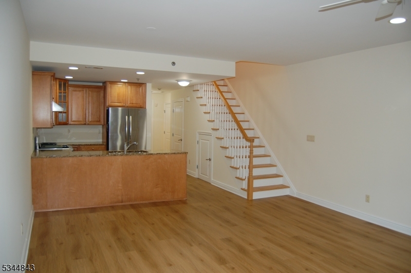 Berkeley Heights Twp., New Jersey 07922, United States, 2 Bedrooms Bedrooms, ,3 BathroomsBathrooms,Residential,Active,91251