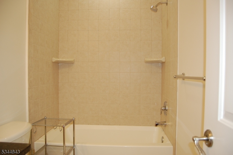 Berkeley Heights Twp., New Jersey 07922, United States, 2 Bedrooms Bedrooms, ,3 BathroomsBathrooms,Residential,Active,91251