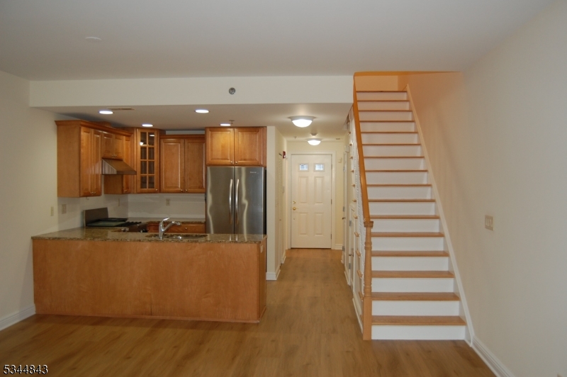 Berkeley Heights Twp., New Jersey 07922, United States, 2 Bedrooms Bedrooms, ,3 BathroomsBathrooms,Residential,Active,91251