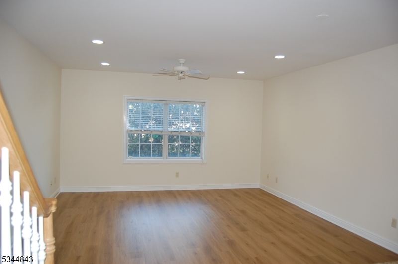 Berkeley Heights Twp., New Jersey 07922, United States, 2 Bedrooms Bedrooms, ,3 BathroomsBathrooms,Residential,Active,91251