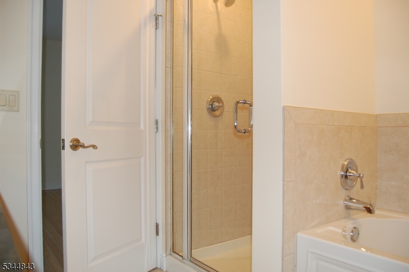 Berkeley Heights Twp., New Jersey 07922, United States, 2 Bedrooms Bedrooms, ,3 BathroomsBathrooms,Residential,Active,91251