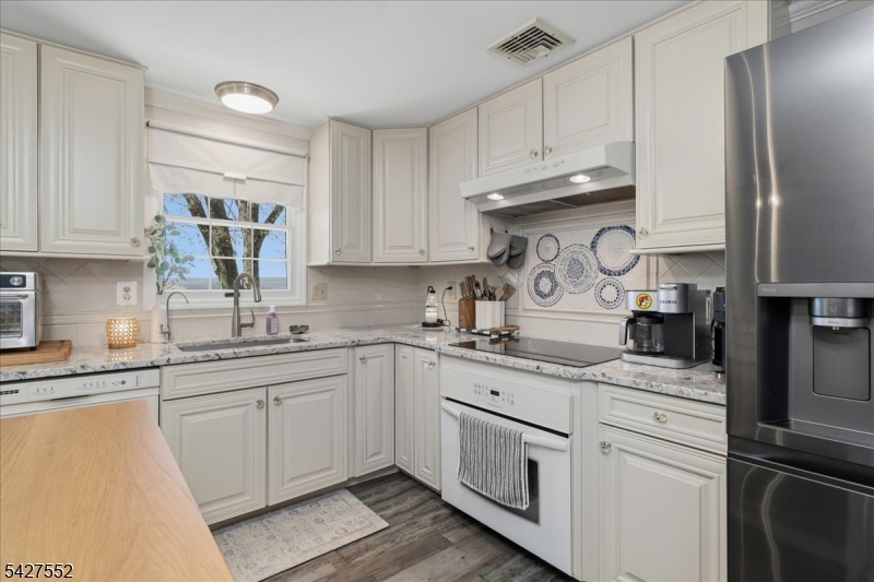 LAKE PANORAMA - Residential