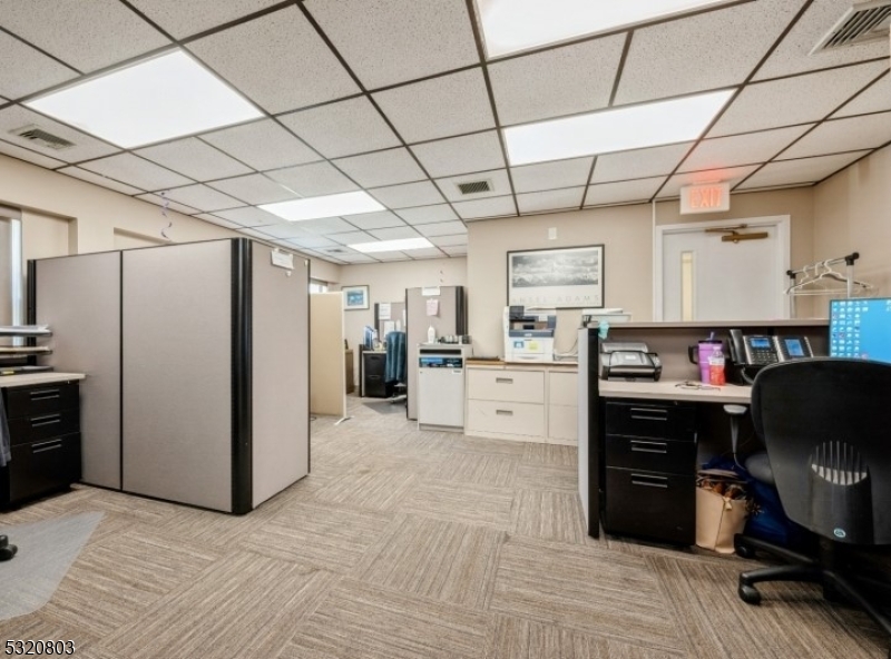 Somerville Boro, New Jersey 08876, United States, ,Commercial,Pending,18020