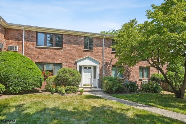 93 TROY DR APT D, SPRINGFIELD, NJ 07081 - Image ce59ac65ba474097bb8b94de693bab7b/3474992860