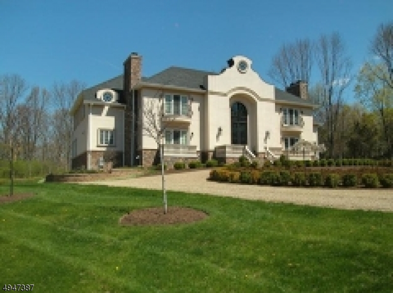 Listing added for Comparable purposes. Private Lot, Family rm/ Kitchen combination, Walnut Library, 5 Bedrooms with 3 of the Bedrooms having sitting rms; Sun rm, 5 fireplaces , Marble foyer, Curved staircase. Bsmt with Rec Rm, Fireplace, Home theater, wine cellar, exer Rm.