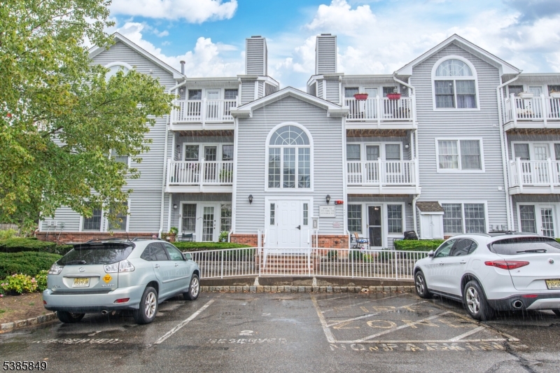 Montville Chase - Residential