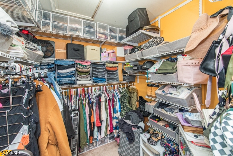 Montville Chase - Residential