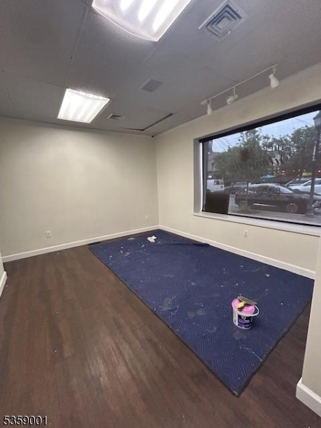 Business District - Commercial Lease