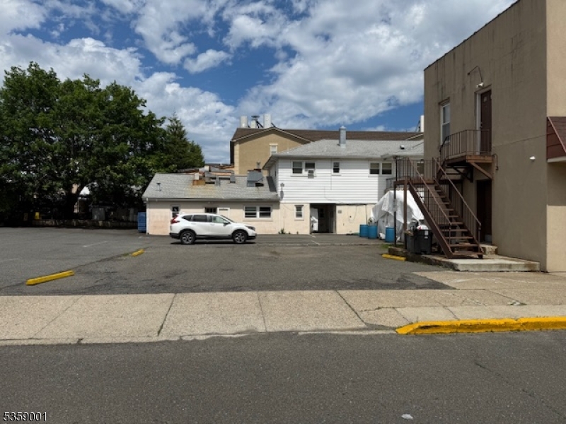 Business District - Commercial Lease