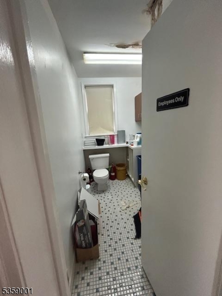 Business District - Commercial Lease