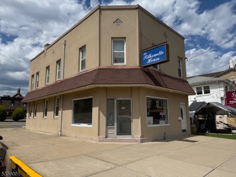 Business District - Commercial Lease