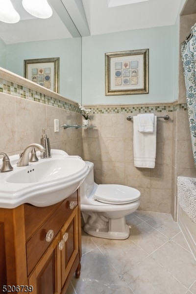 Poets Section - Country Clu - Residential