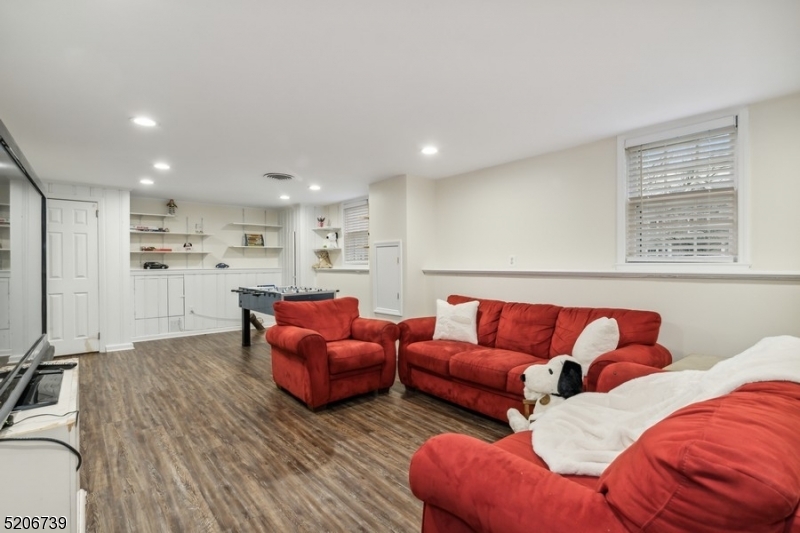 Poets Section - Country Clu - Residential