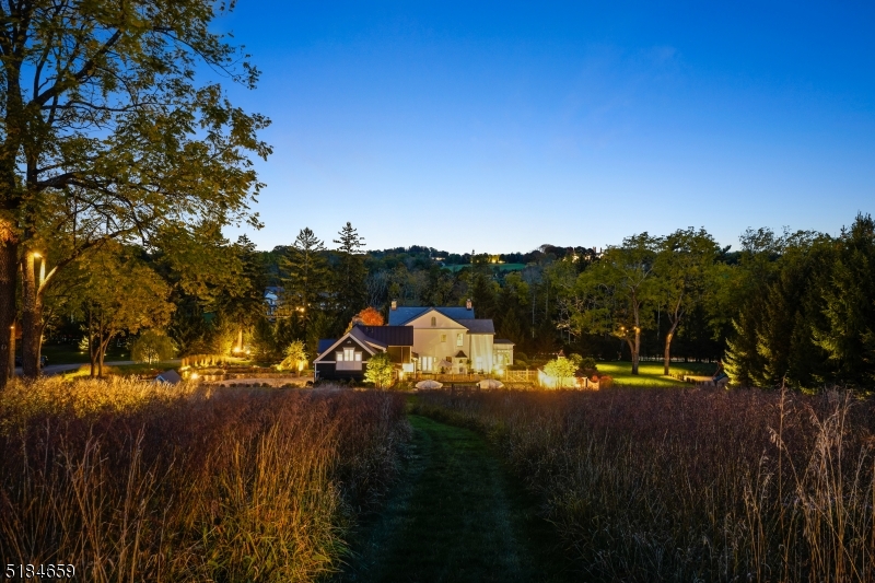 1/2 Mile to Town - Residential