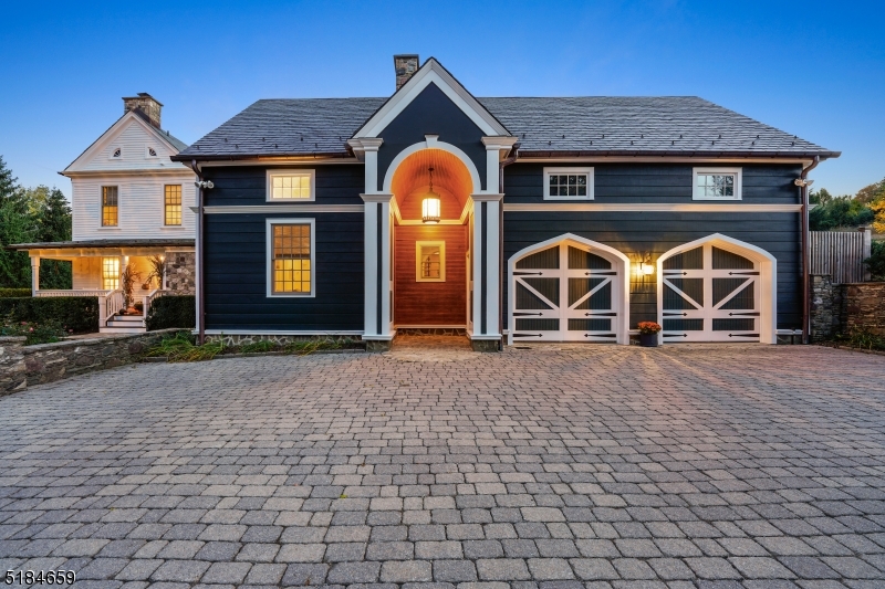 1/2 Mile to Town - Residential