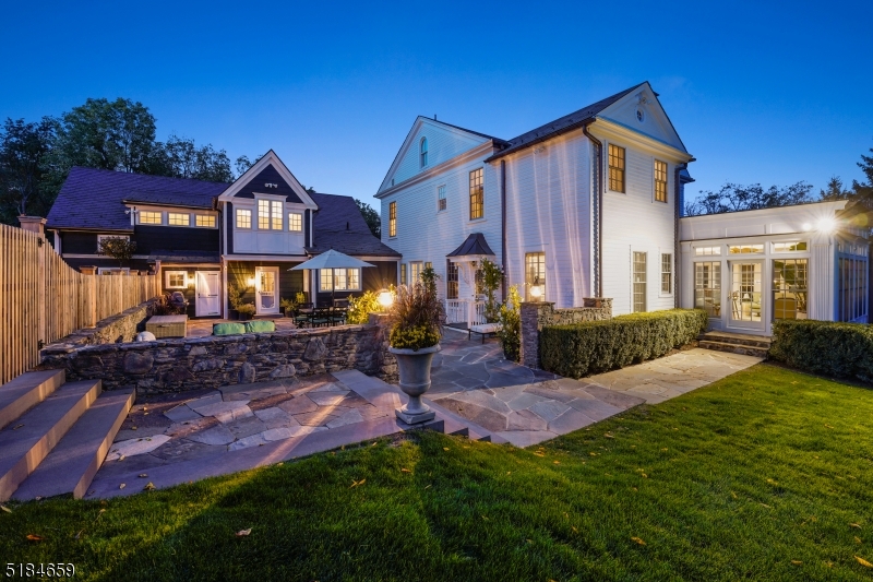 1/2 Mile to Town - Residential