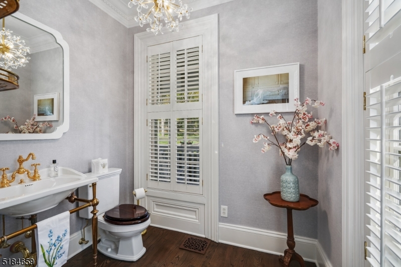 1/2 Mile to Town - Residential