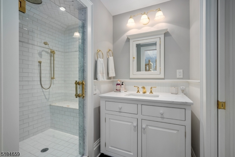 1/2 Mile to Town - Residential