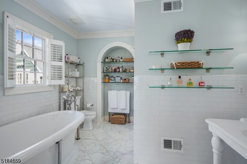 1/2 Mile to Town - Residential