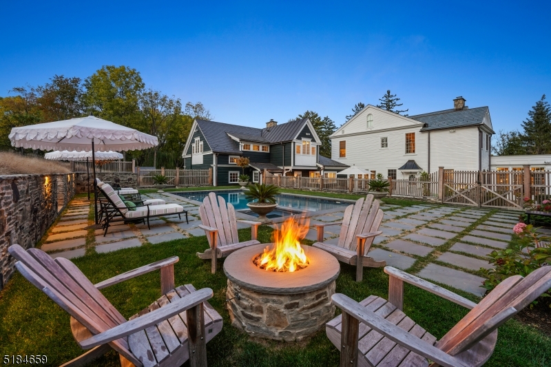 1/2 Mile to Town - Residential