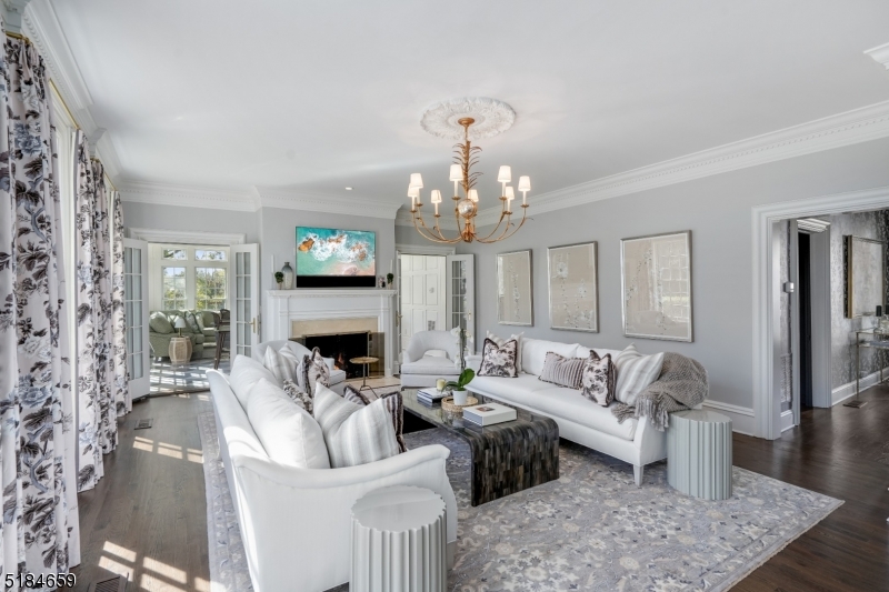 1/2 Mile to Town - Residential