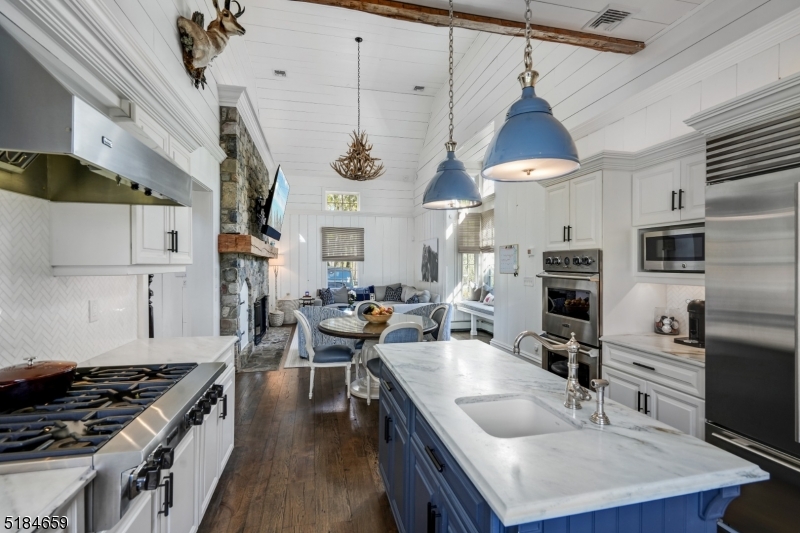 1/2 Mile to Town - Residential