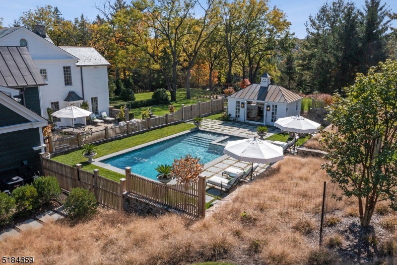 1/2 Mile to Town - Residential