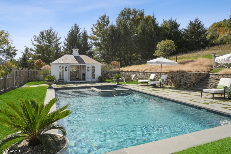 1/2 Mile to Town - Residential