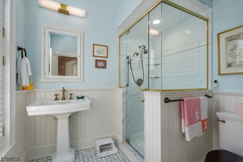 1/2 Mile to Town - Residential