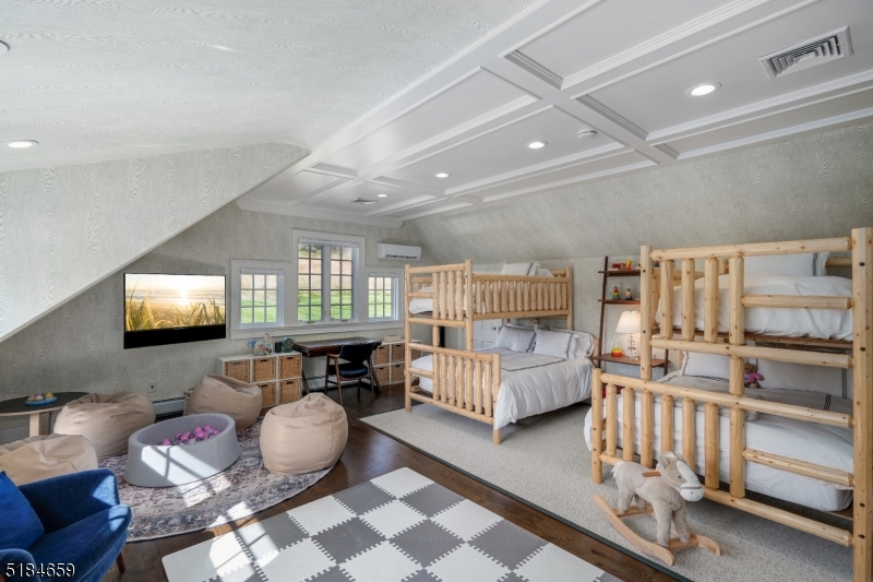 1/2 Mile to Town - Residential