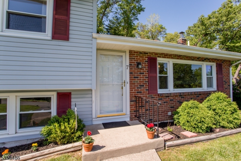 7 Maplewood Rd