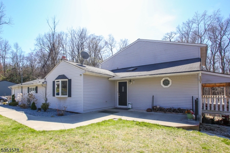 29 Windy Bush Ln