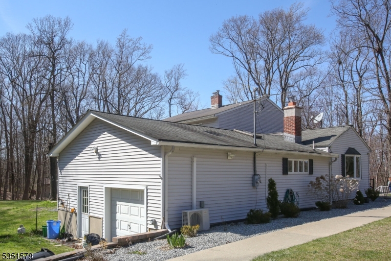 29 Windy Bush Ln