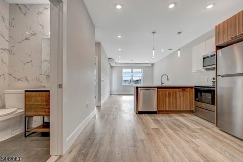 MLS: 4037020