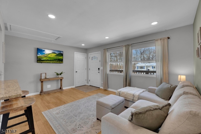 Barry Lakes - Residential