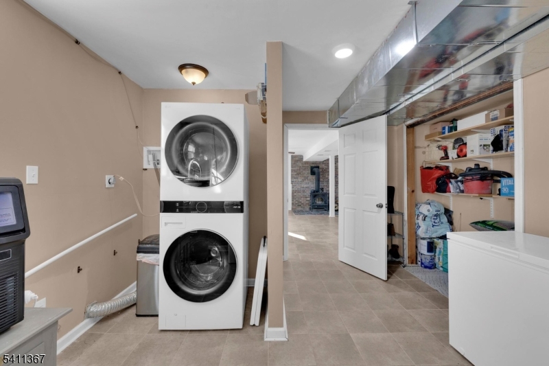 Barry Lakes - Residential