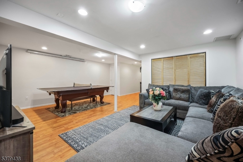 Montgomery Hills - Residential