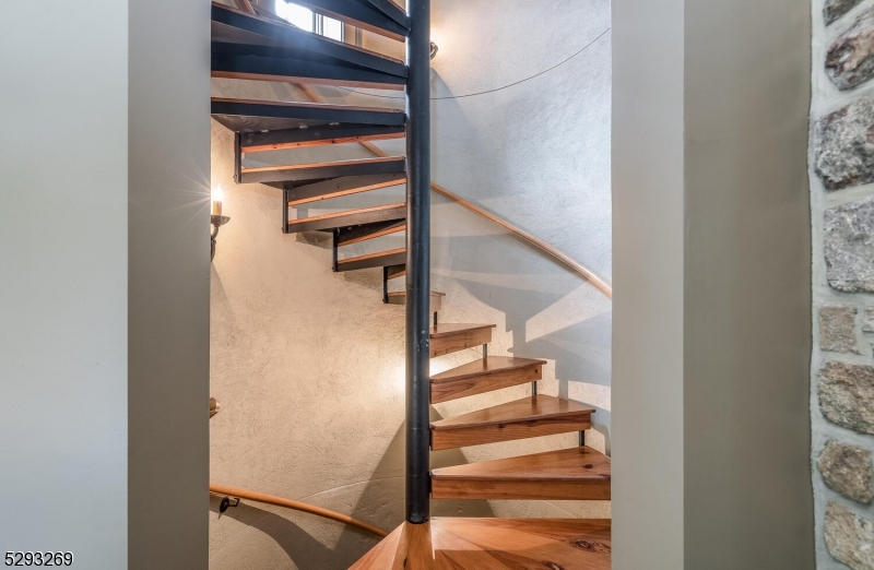 CUSHETUNK MOUNTAIN - Residential