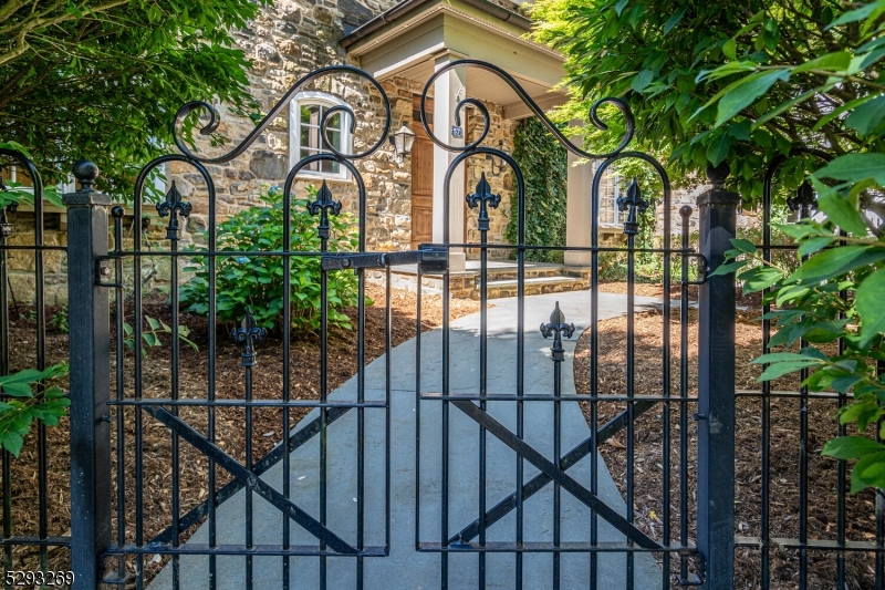 CUSHETUNK MOUNTAIN - Residential