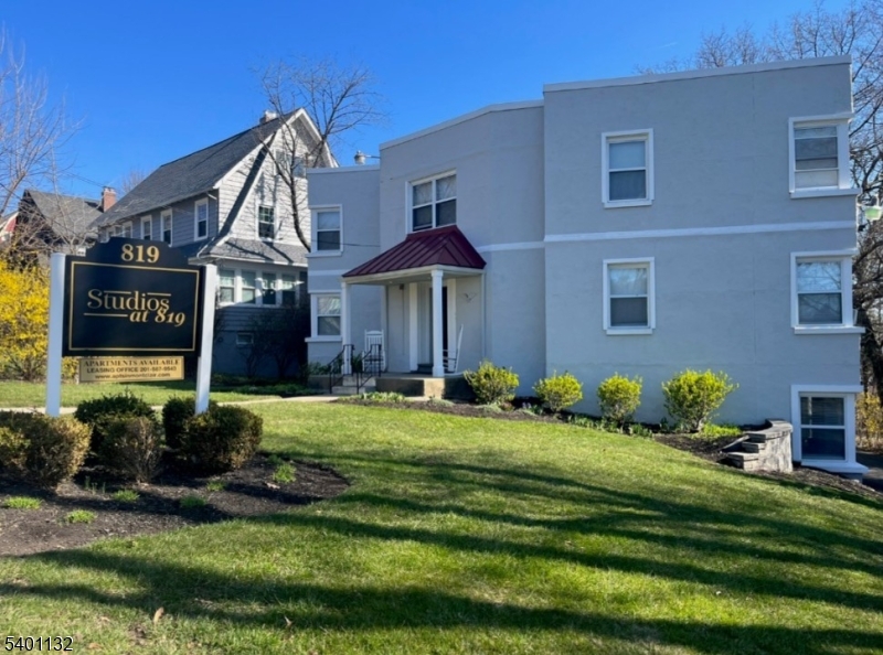 Studios at 819 - Residential Lease