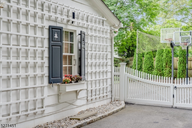 Knollwood - Residential