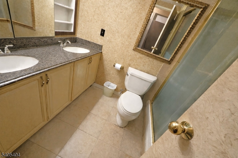 Harmon Cove Towers - Residential