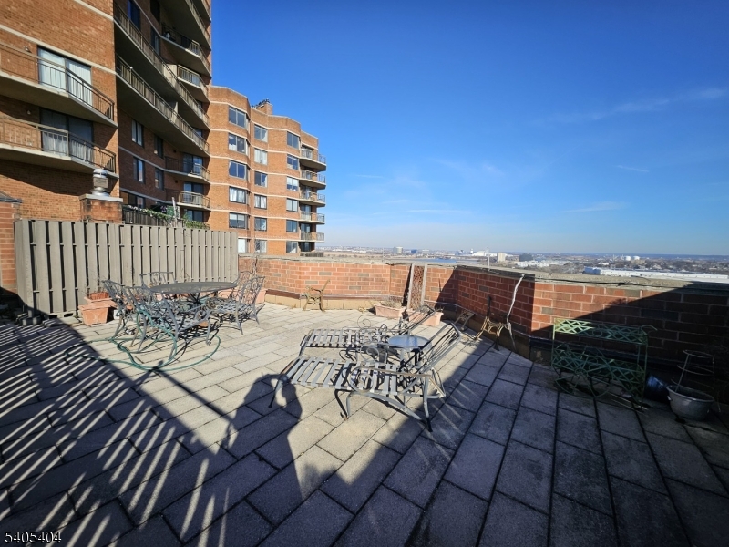 Harmon Cove Towers - Residential